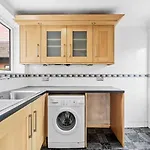 Bramcote Lane Spacious 5 Bedroom House
