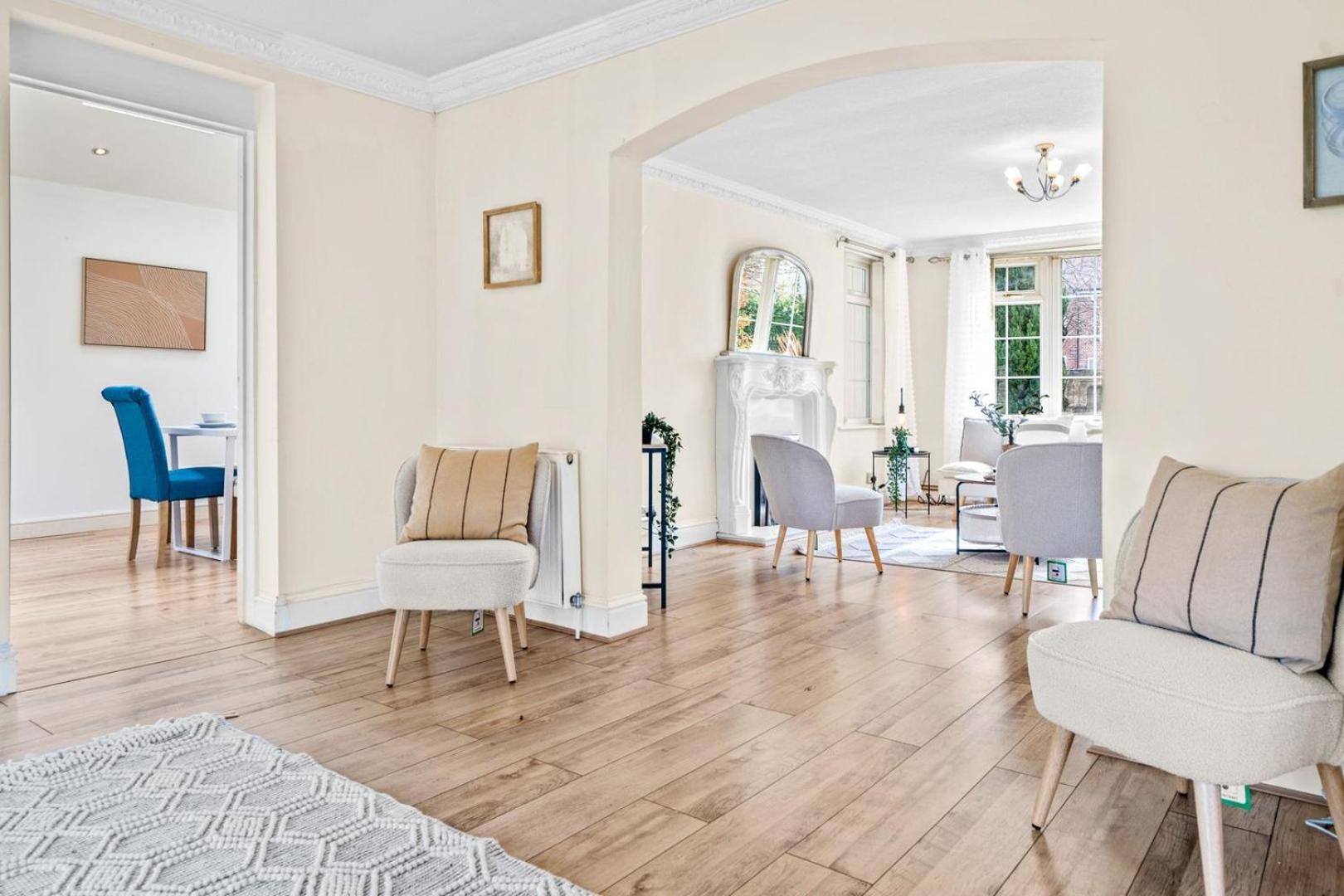Bramcote Lane Spacious 5 Bedroom House