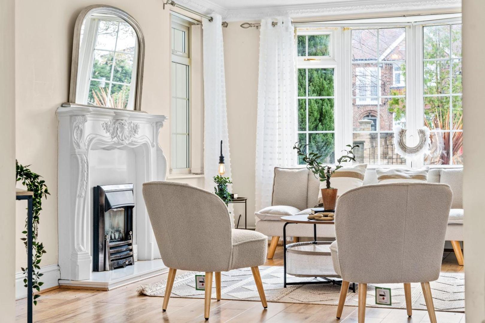 Bramcote Lane Spacious 5 Bedroom House Guest house