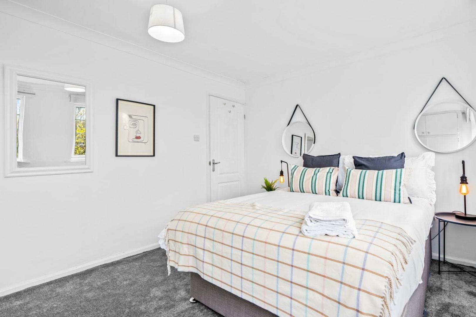 Bramcote Lane Spacious 5 Bedroom House Guest house