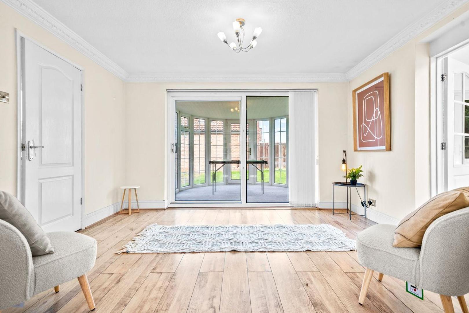 Bramcote Lane Spacious 5 Bedroom House Guest house