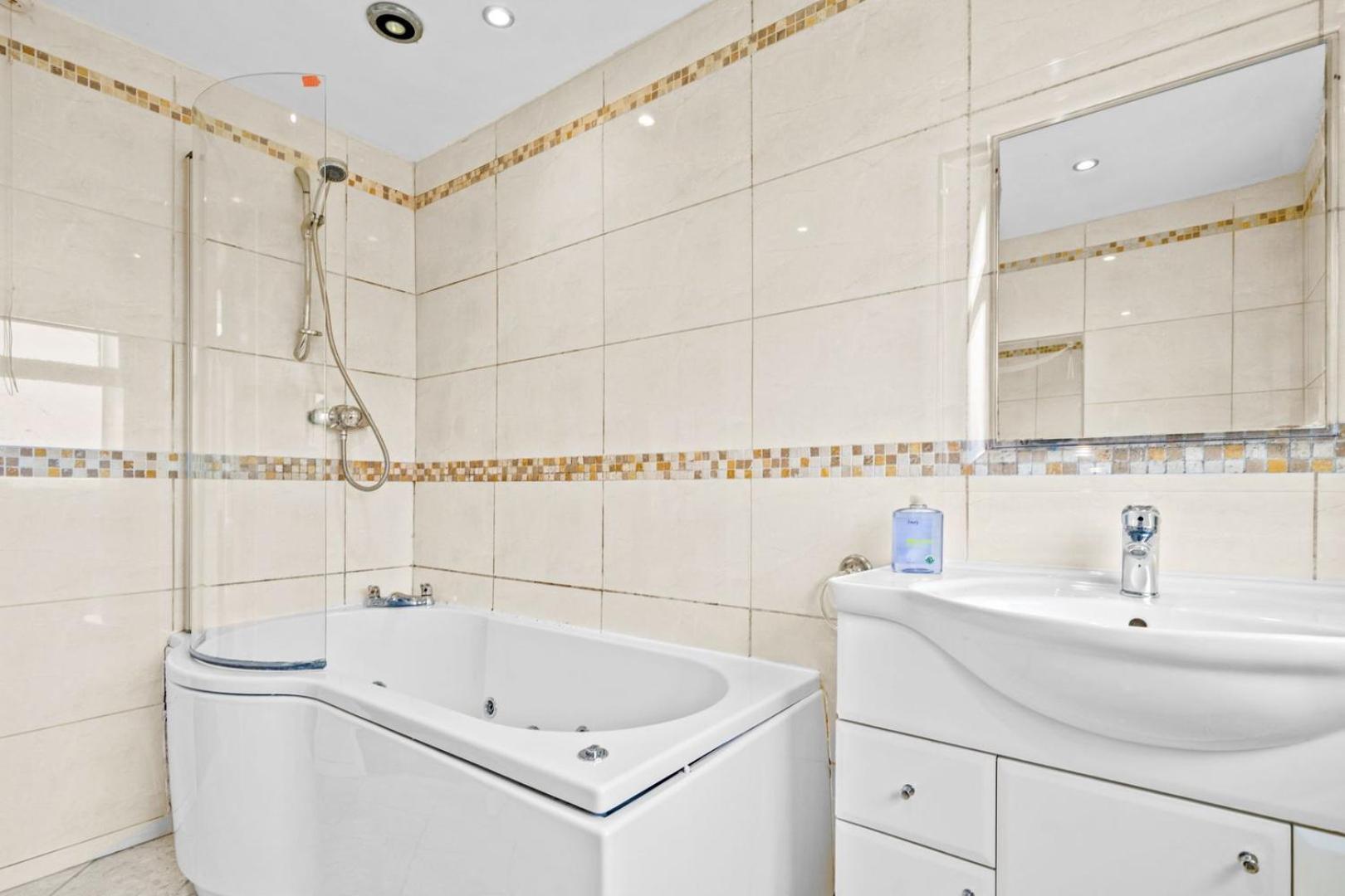 Bramcote Lane Spacious 5 Bedroom House Nottingham